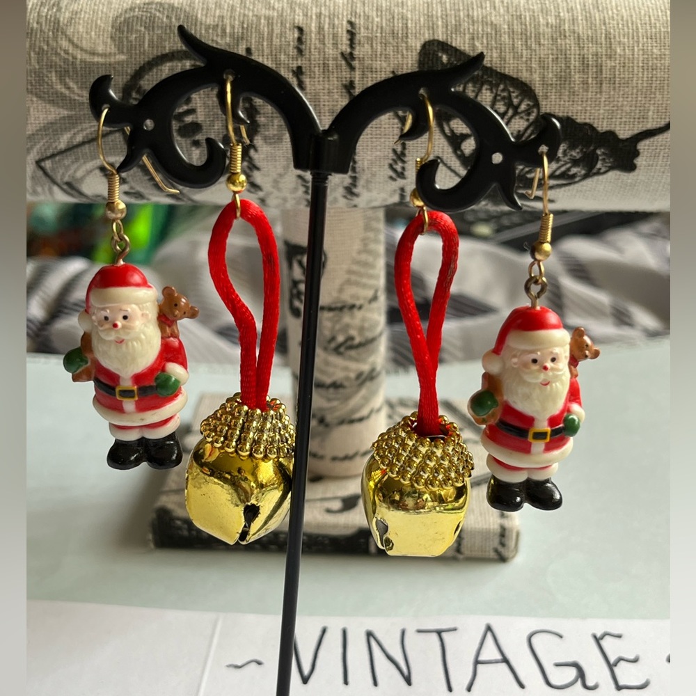 Vintage ~ 2 Pairs ~ Christmas 🎄 Earrings